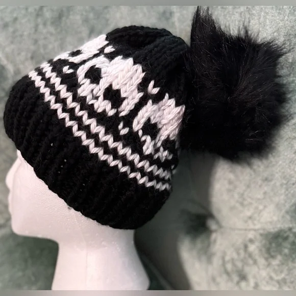 Handmade Hand Crafted Adult Knit Skull hat black and white - Picture 4 of 6